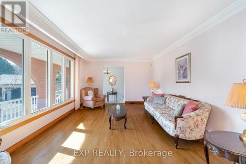 1243 Highway 5 W, Hamilton, ON - Indoor Photo Showing Living Room