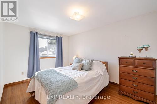 1243 Highway 5 W, Hamilton, ON - Indoor Photo Showing Bedroom