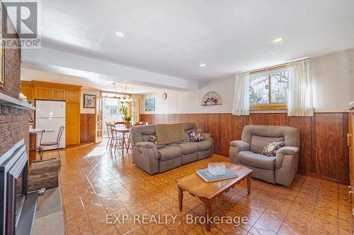 1243 Highway 5 W, Hamilton, ON - Indoor Photo Showing Living Room