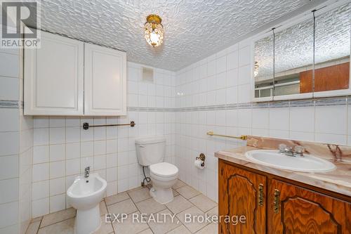 1243 Highway 5 W, Hamilton, ON - Indoor Photo Showing Bathroom