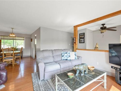 260 Kelsey Way, Sayward, BC - Indoor Photo Showing Living Room