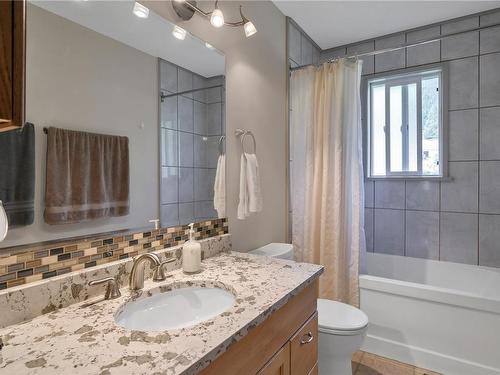 260 Kelsey Way, Sayward, BC - Indoor Photo Showing Bathroom