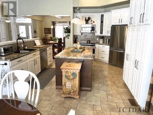 883128 Highway 65 E, Temiskaming Shores, ON - Indoor Photo Showing Kitchen With Upgraded Kitchen