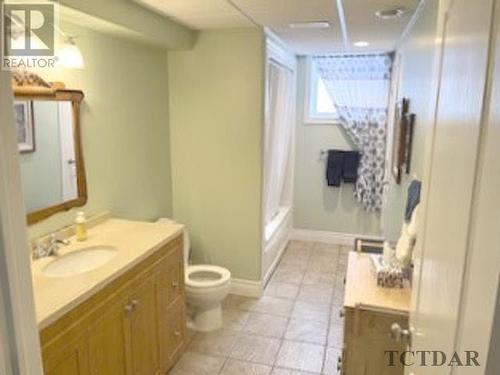 883128 Highway 65 E, Temiskaming Shores, ON - Indoor Photo Showing Bathroom