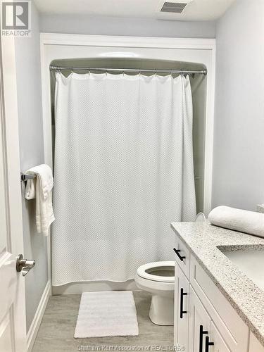 94 Kerr Avenue, Chatham, ON - Indoor Photo Showing Bathroom