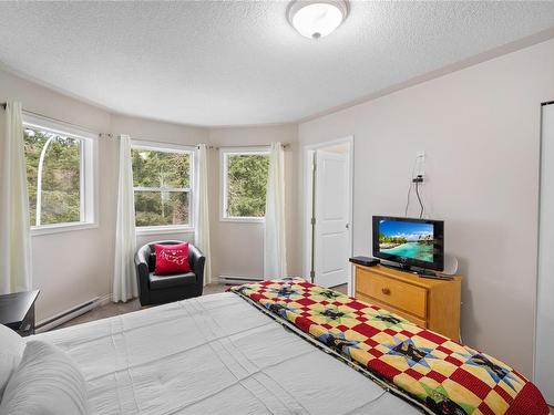 235 Ninth St, Nanaimo, BC - Indoor Photo Showing Bedroom