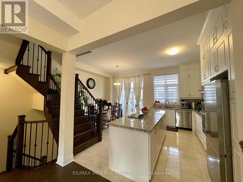 36 Carrville Woods Circ, Vaughan, ON - Indoor Photo Showing Kitchen