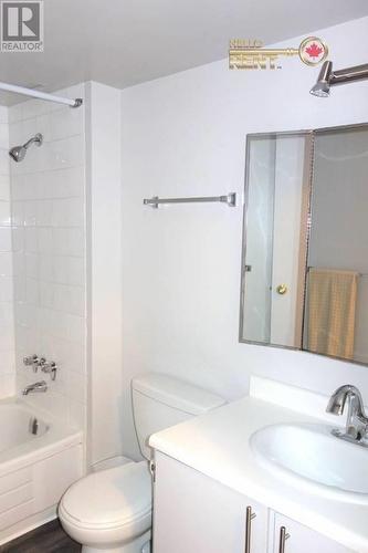 102 107 W 27 Street, North Vancouver, BC - Indoor Photo Showing Bathroom
