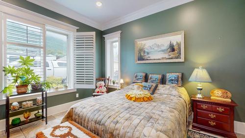 1062 Simmons Road, Creston, BC - Indoor Photo Showing Bedroom