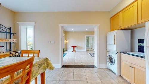 1062 Simmons Road, Creston, BC - Indoor Photo Showing Laundry Room