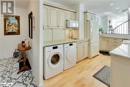 181 Collier Street Unit# Ph-1502, Barrie, ON - Indoor Photo Showing Laundry Room