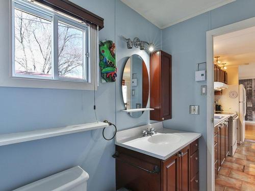 Salle de bains - 42 9E Rue, Saint-Jean-Sur-Richelieu, QC - Indoor Photo Showing Bathroom