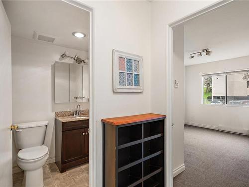 106-904 Hillside Ave, Victoria, BC - Indoor Photo Showing Bathroom
