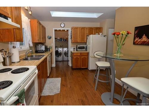 2606 Ernhill Dr, Langford, BC - Indoor Photo Showing Kitchen With Double Sink