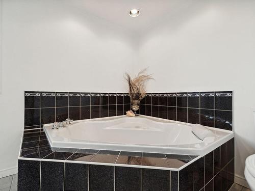 Bathroom - 3 Rue De L'Atmosphère, Gatineau (Hull), QC - Indoor Photo Showing Bathroom