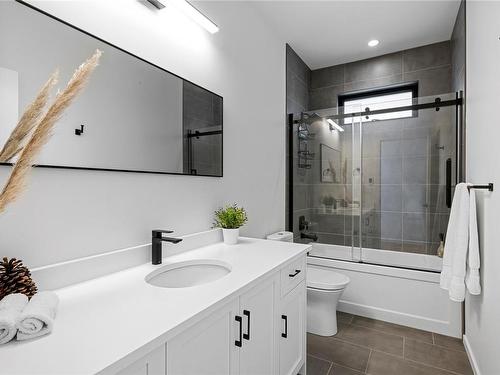 5209 Norton Rd, Nanaimo, BC - Indoor Photo Showing Bathroom