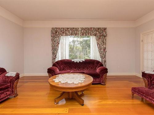 3724 Happy Valley Rd, Metchosin, BC - Indoor Photo Showing Living Room