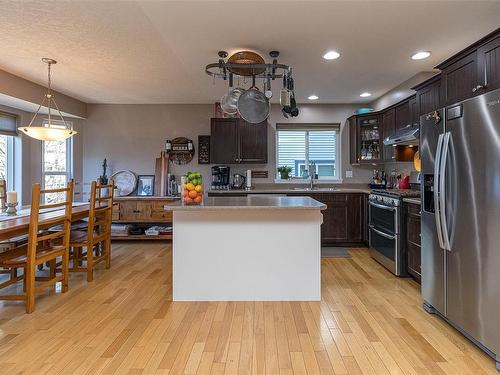 2214 Townsend Rd, Sooke, BC - Indoor Photo Showing Kitchen