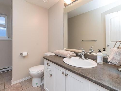 2214 Townsend Rd, Sooke, BC - Indoor Photo Showing Bathroom
