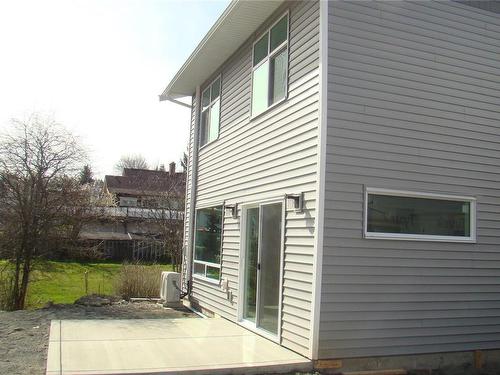 976 Bruce Ave, Nanaimo, BC - Outdoor With Exterior
