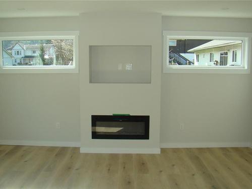 976 Bruce Ave, Nanaimo, BC - Indoor Photo Showing Other Room