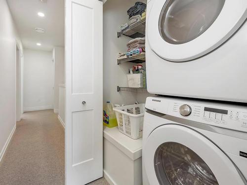 4-3086 Washington Ave, Victoria, BC - Indoor Photo Showing Laundry Room