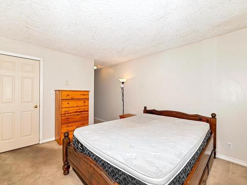 305-2710 Grosvenor Rd, Victoria, BC - Indoor Photo Showing Bedroom
