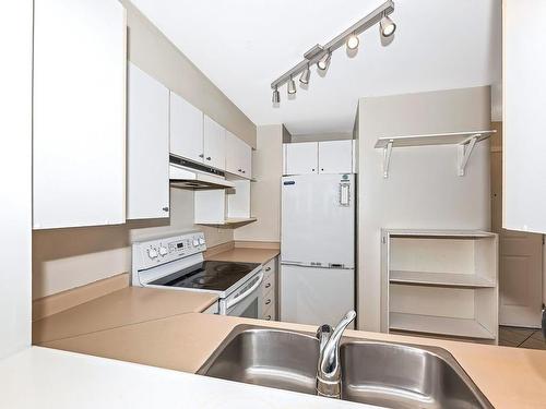 305-2710 Grosvenor Rd, Victoria, BC - Indoor Photo Showing Kitchen With Double Sink