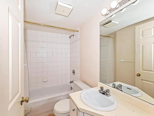 305-2710 Grosvenor Rd, Victoria, BC - Indoor Photo Showing Bathroom