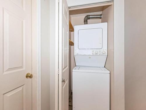 305-2710 Grosvenor Rd, Victoria, BC - Indoor Photo Showing Laundry Room