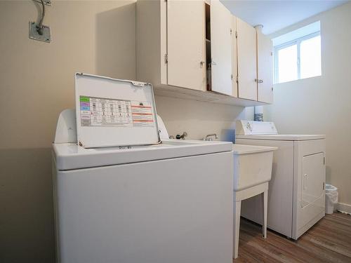3948 Argyle St, Port Alberni, BC - Indoor Photo Showing Laundry Room