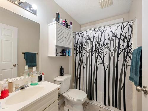 531 Rosehill St, Nanaimo, BC - Indoor Photo Showing Bathroom