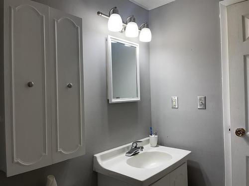 8 Partridge Avenue, Manitouwadge, ON - Indoor Photo Showing Bathroom