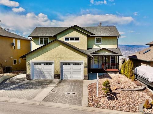 422 Azure Place, Kamloops, BC - Outdoor With Facade