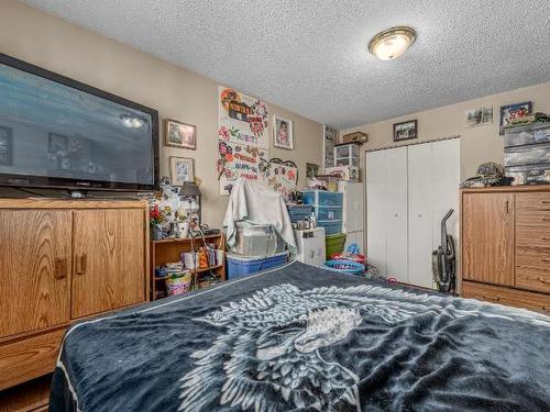 1604 Stage Rd, Cache Creek, BC - Indoor Photo Showing Bedroom