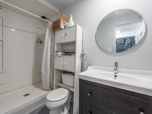 1604 Stage Rd, Cache Creek, BC - Indoor Photo Showing Bathroom
