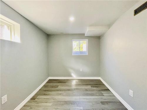 450 East 37Th Street, Hamilton, ON - Indoor Photo Showing Other Room