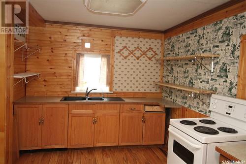 1525 Kilburn Avenue, Saskatoon, SK - Indoor Photo Showing Kitchen With Double Sink