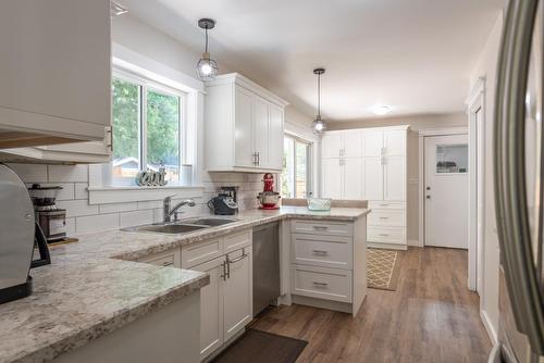 2201 Mcbride Street, Trail, BC - Indoor Photo Showing Kitchen With Double Sink