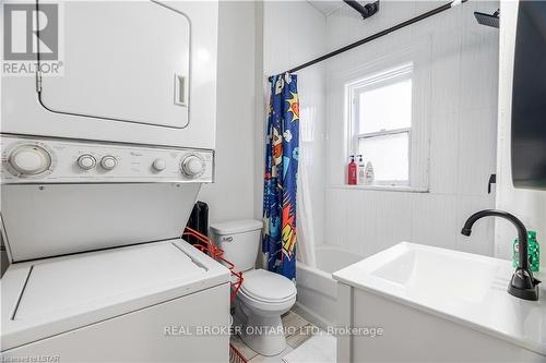 300-302 Oxford St E, London, ON - Indoor Photo Showing Laundry Room