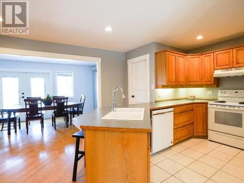4743 Fernwood Ave, Powell River, BC - Indoor Photo Showing Kitchen