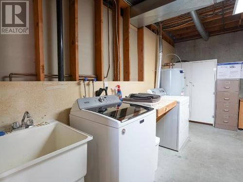 4743 Fernwood Ave, Powell River, BC - Indoor Photo Showing Laundry Room