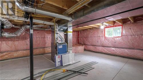 Immaculate crawl space with over 5 feet of clearance - 147 Dorcas Bay Road, Northern Bruce Peninsula, ON - Indoor Photo Showing Basement