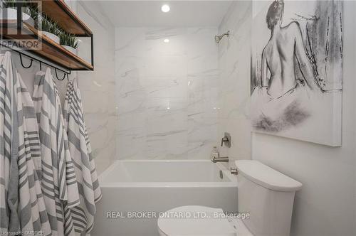 #308 -500 Brock Ave, Burlington, ON - Indoor Photo Showing Bathroom