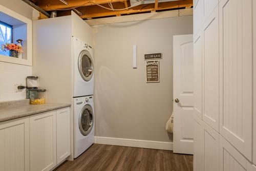 1777 First Street, Fruitvale, BC - Indoor Photo Showing Laundry Room