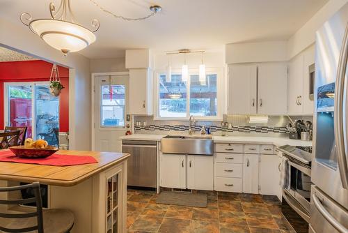 1777 First Street, Fruitvale, BC - Indoor Photo Showing Kitchen