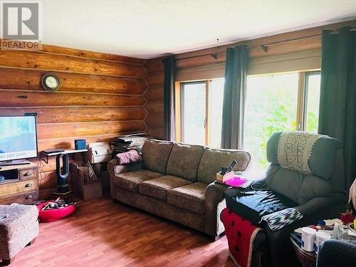 4947 Pollard Road, Quesnel, BC - Indoor Photo Showing Living Room