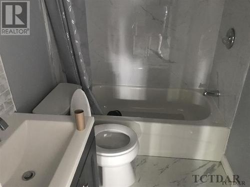 110 Croatia Ave, Timmins, ON - Indoor Photo Showing Bathroom