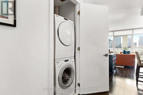 #601 -170 Avenue Rd, Toronto, ON - Indoor Photo Showing Laundry Room