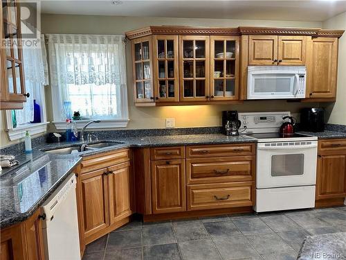 1170 Route 105, Douglas, NB - Indoor Photo Showing Kitchen With Double Sink